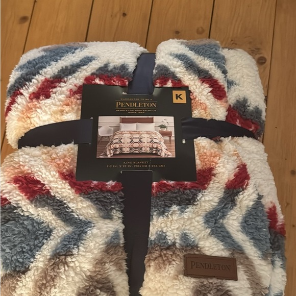 Pendleton Red and Blue Chevron Blanket - Picture 1 of 2